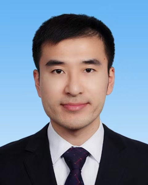 李正  市商务局党组成员、副局长（挂职）